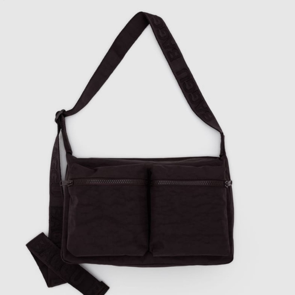 Baggu medium chocolate plum cargo NWT